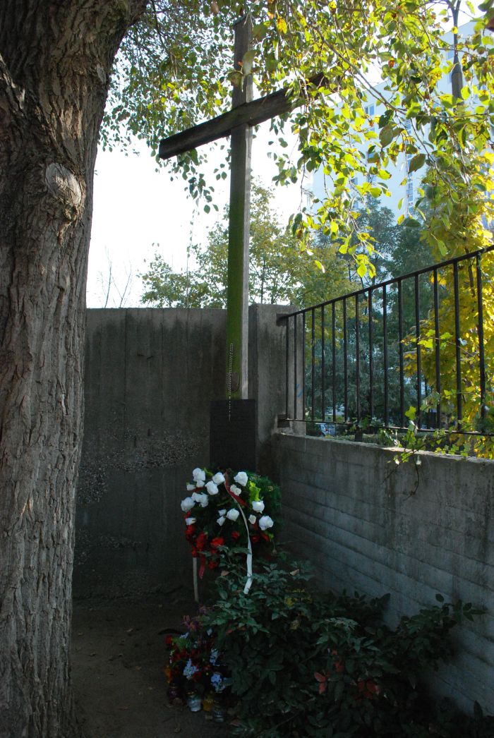 Krzyż poświęcony pamięci ofiar stalinizmu